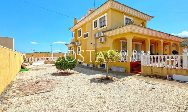 Resale - Villa -
Torrevieja - Torrevieja Centro