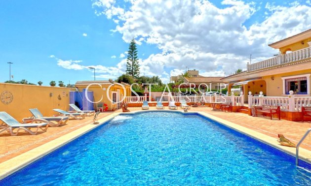 Resale - Villa -
Torrevieja - Torrevieja Centro