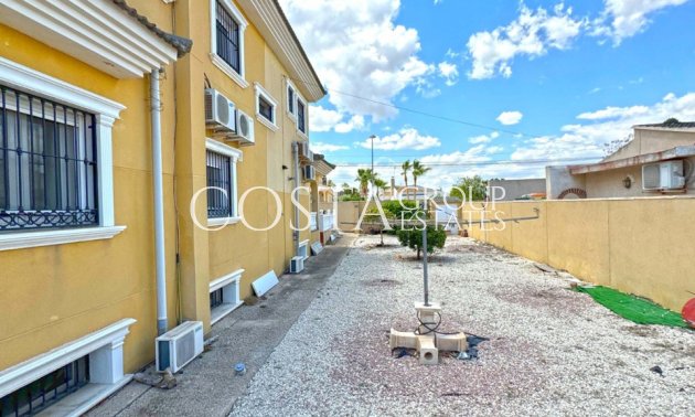 Resale - Villa -
Torrevieja - Torrevieja Centro