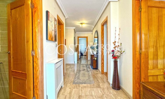 Resale - Villa -
Torrevieja - Torrevieja Centro