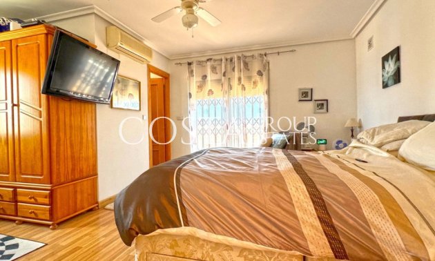 Resale - Villa -
Torrevieja - Torrevieja Centro