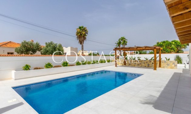 Revente - Villa -
Torrevieja - Torrevieja Centro