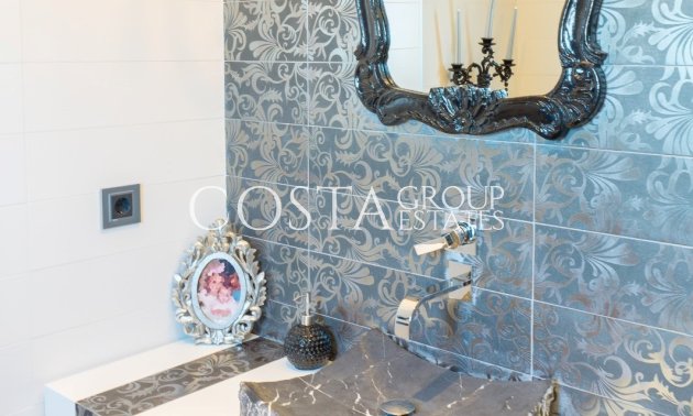 Odsprzedaż - Apartments -
Torrevieja - Torrevieja Centro