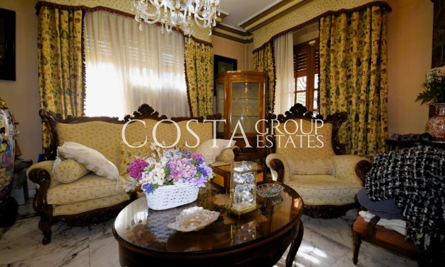 Resale - Villa -
Torrevieja - Torrevieja Centro