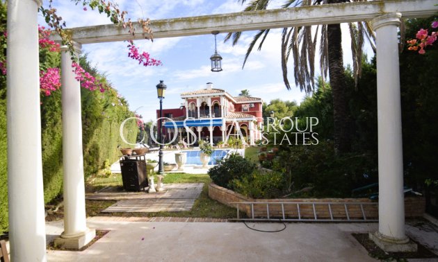 Resale - Villa -
Torrevieja - Torrevieja Centro