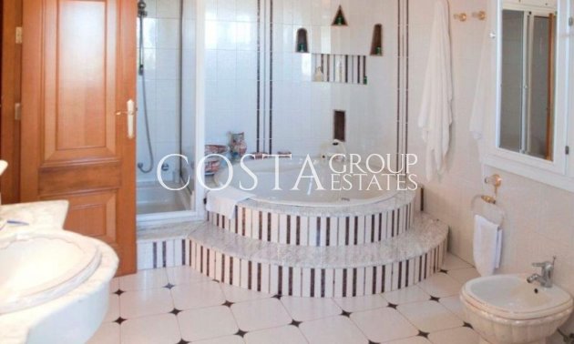 Resale - Villa -
Orihuela - Orihuela Costa