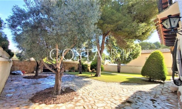 Herverkoop - Villa -
Torrevieja - Torrevieja Centro