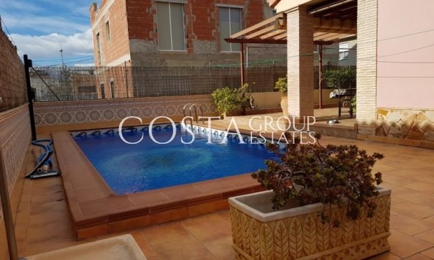 Herverkoop - Villa -
Torrevieja - Torrevieja Centro