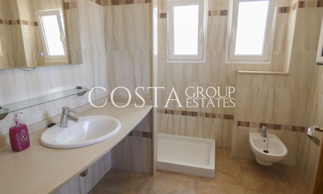 Odsprzedaż - Willa -
Bigastro