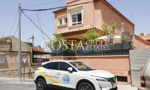 Odsprzedaż - Willa -
Bigastro