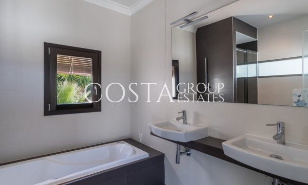 Resale - Villa -
Teulada - Moraira