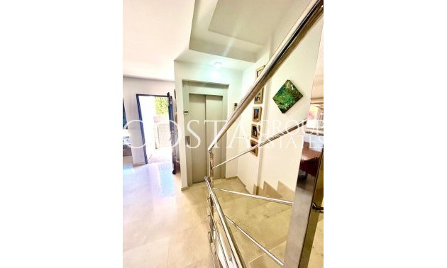 Odsprzedaż - Dom -
Calpe - Calpe Centro