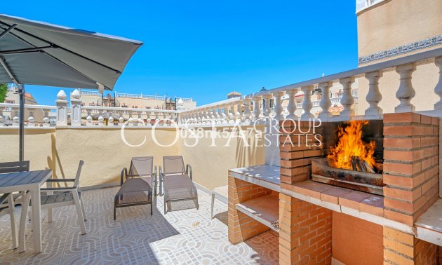 Resale - House -
Orihuela - La Zenia