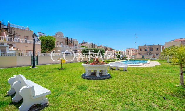 Resale - House -
Orihuela - La Zenia