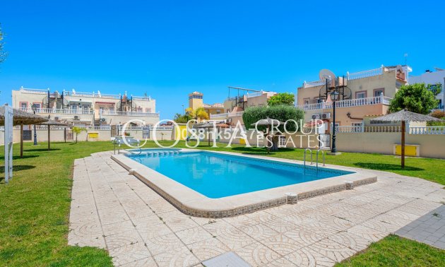 Resale - House -
Orihuela - La Zenia