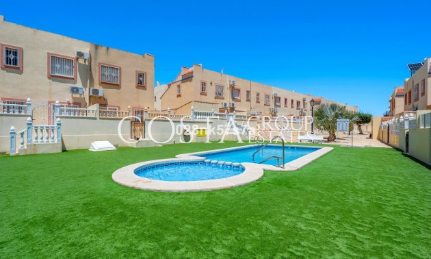 Resale - House -
Orihuela - La Zenia