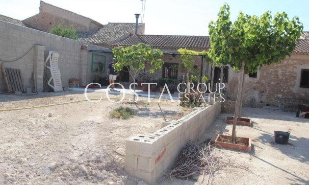 Wiederverkauf - Villa -
Pinoso - Pinoso Centro