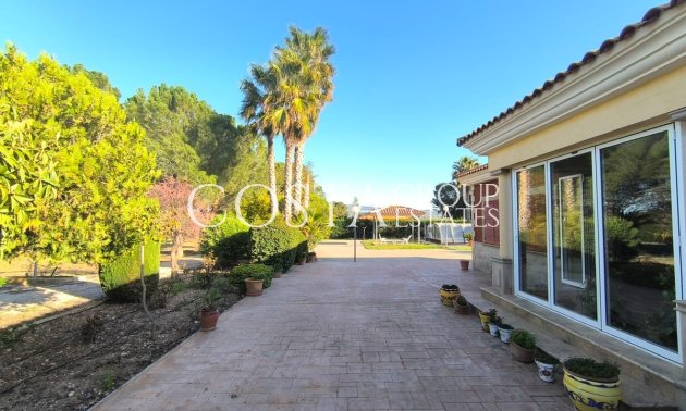 Herverkoop - Villa -
Yecla - Yecla Centro