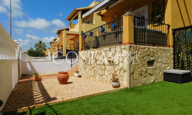 Herverkoop - Villa -
Orihuela - Villamartin