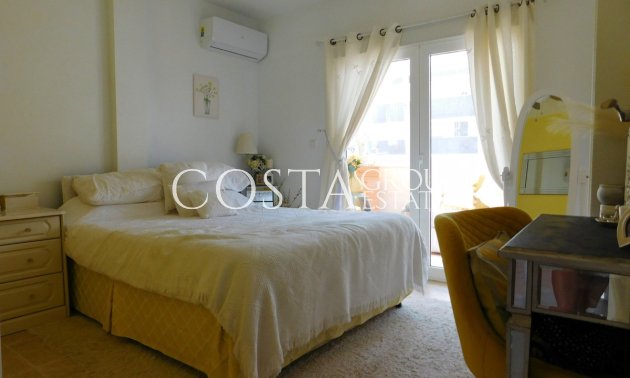 Herverkoop - Villa -
Orihuela - Villamartin