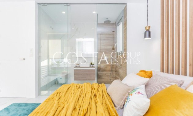 Herverkoop - Villa -
Torrevieja - Torrevieja Centro