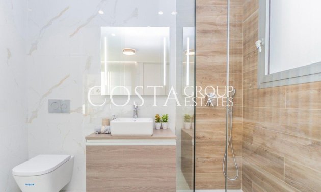 Herverkoop - Villa -
Torrevieja - Torrevieja Centro