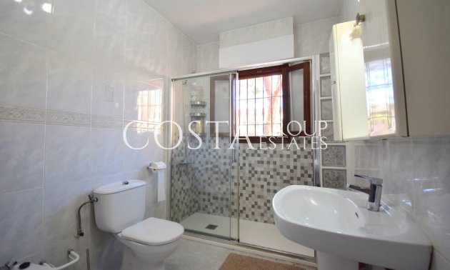 Herverkoop - Villa -
Orihuela - Villamartin