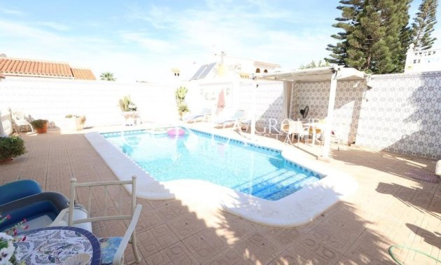 Herverkoop - Villa -
Torrevieja - Torrevieja Centro