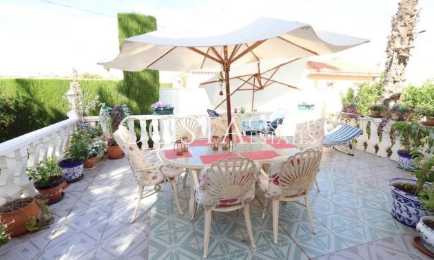 Herverkoop - Villa -
Torrevieja - Torrevieja Centro