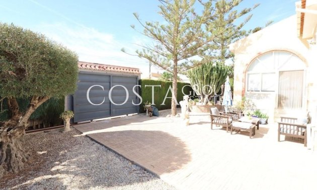 Herverkoop - Villa -
Torrevieja - Torrevieja Centro