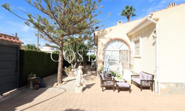 Herverkoop - Villa -
Torrevieja - Torrevieja Centro