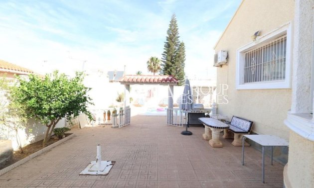 Herverkoop - Villa -
Torrevieja - Torrevieja Centro
