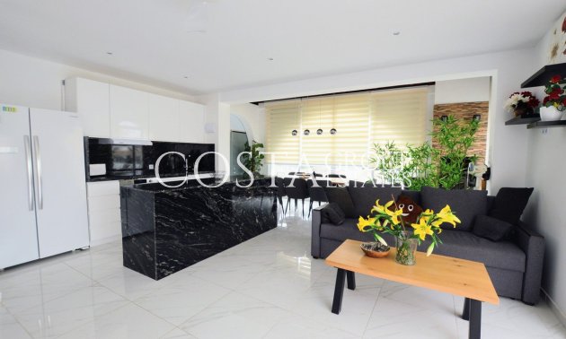 Odsprzedaż - Willa -
Orihuela - Villamartin