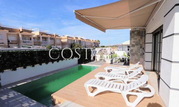 Odsprzedaż - Willa -
Los Alcazares - Los Alcazares Centro