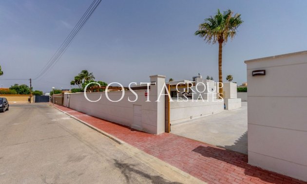 Herverkoop - Villa -
Torrevieja - Torrevieja Centro