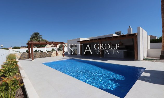 Herverkoop - Villa -
Torrevieja - Torrevieja Centro