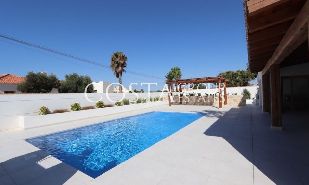 Herverkoop - Villa -
Torrevieja - Torrevieja Centro