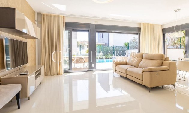 Resale - Villa -
Orihuela - Campoamor