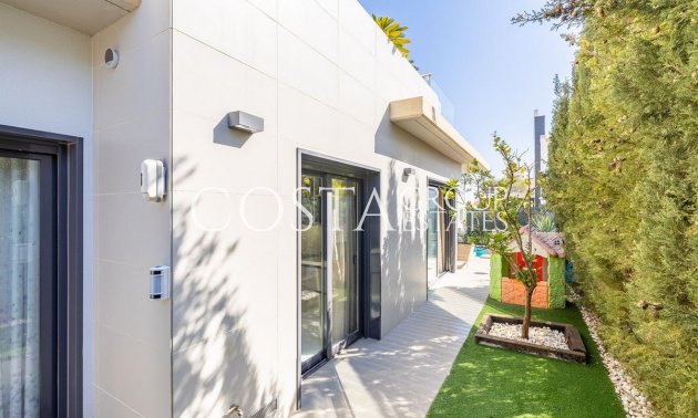 Resale - Villa -
Orihuela - Campoamor