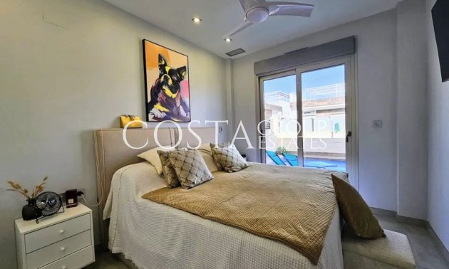 Herverkoop - Villa -
Orihuela - Villamartin