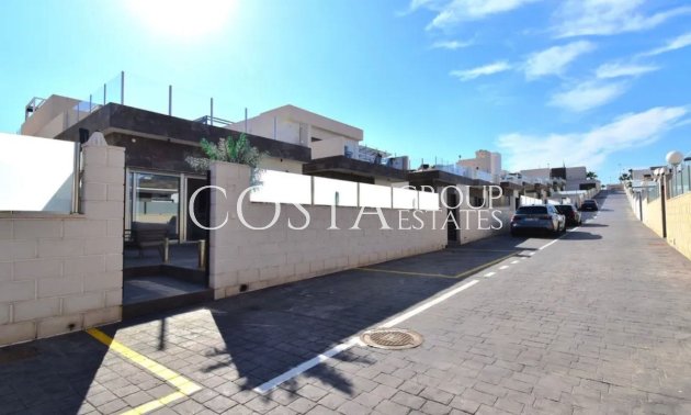 Herverkoop - Villa -
Orihuela - Villamartin