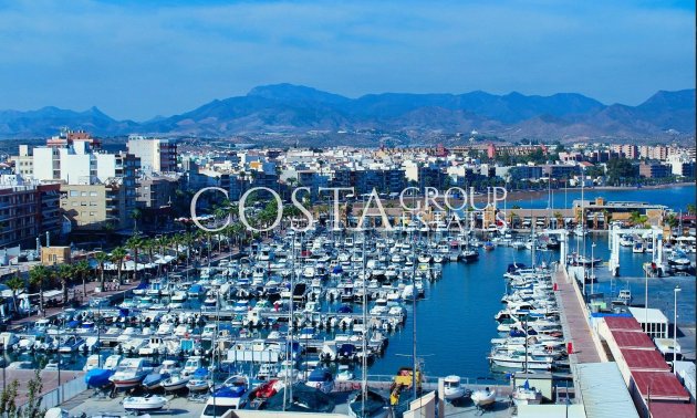 Nowy budynek - Willa -
Fuente Álamo - La Pinilla