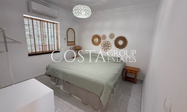 Resale - Villa -
Torrevieja - Torrevieja Centro