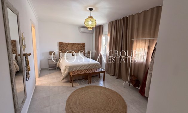 Resale - Villa -
Torrevieja - Torrevieja Centro