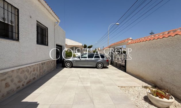 Resale - Villa -
Torrevieja - Torrevieja Centro