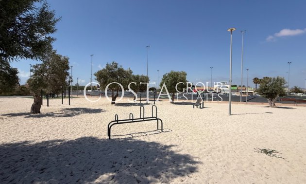 Resale - Villa -
Torrevieja - Torrevieja Centro