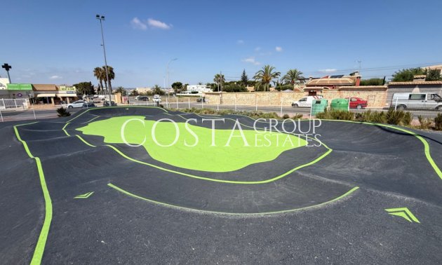 Resale - Villa -
Torrevieja - Torrevieja Centro