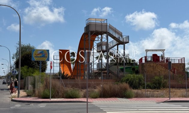 Resale - Villa -
Torrevieja - Torrevieja Centro