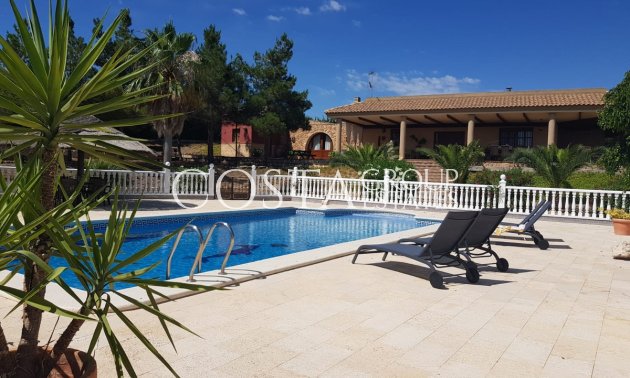 Herverkoop - Villa -
Abanilla - Abanilla Centro