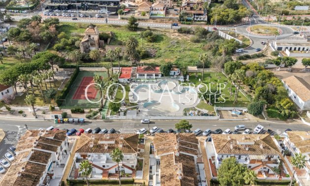 Resale - Villa -
Torrevieja - Lago Jardin